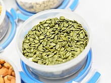 Профессор рассказал, кому полезны тыквенные семечки