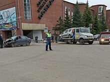 В центре Вятских Полян произошло лобовое столкновение