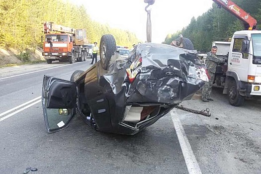 На Серовском тракте перевернулась Lada - четверо пострадавших
