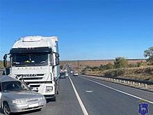 Два человека пострадали при столкновении легковушки и фуры под Сызранью