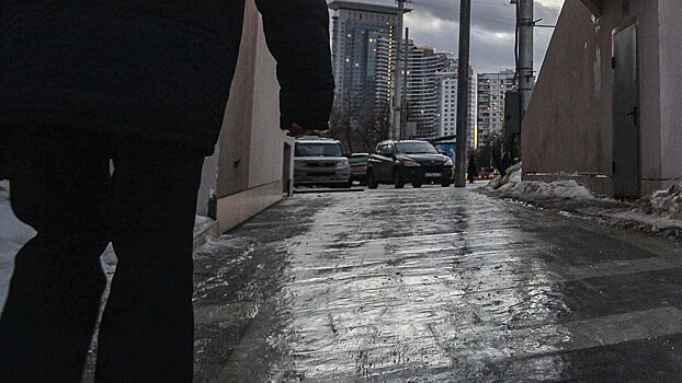 Москвичей предупредили о гололедице