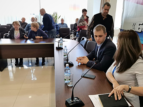 Глава комитета по спорту Леонид Савин провел встречу с трудовым коллективом