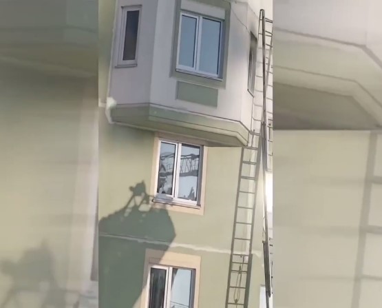 В Курске спасли мужчину из горящей квартиры на третьем этаже