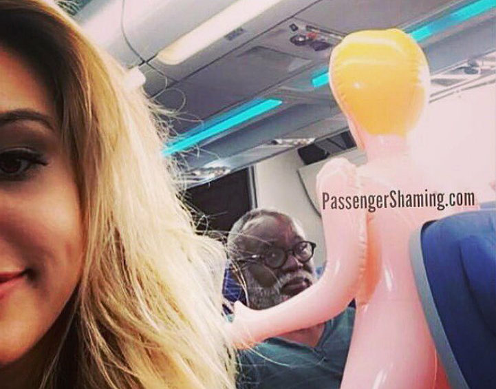Девушка встретила на борту крайне интересную пару.