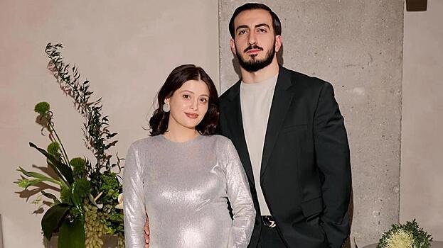 Ставшая дважды мамой блогер Карина Каспарянц трогательно обратилась к мужу после публичного скандала