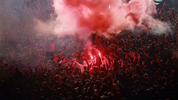 Суд оштрафовал фанатов «Алисы» за файер-шоу на Дворцовой набережной