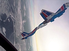 Играя солнцем на крыльях: как «Русские Витязи» и «Стрижи» готовятся к Параду Победы