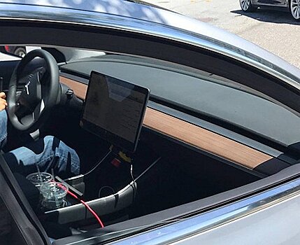 Рассекречен интерьер новой Tesla Model 3