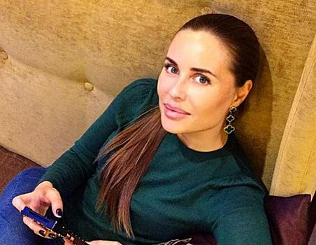 Юлия Михалкова в зеленом платье блистала на красной ковровой дорожке в Каннах