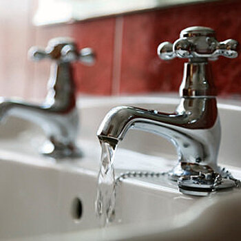 Минстрой может отказаться от отключения горячей воды в домах