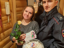 В Ленинградской области транспортные полицейские, представители Общественного совета и ветеранской организации присоединись к традиционной акции «8 Марта-В каждый Дом»
