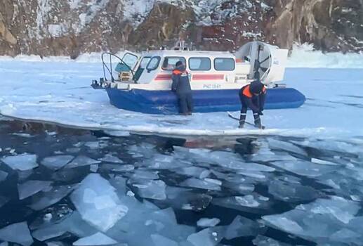 Одного туриста спасли из ушедшей под лед Байкала «буханки»