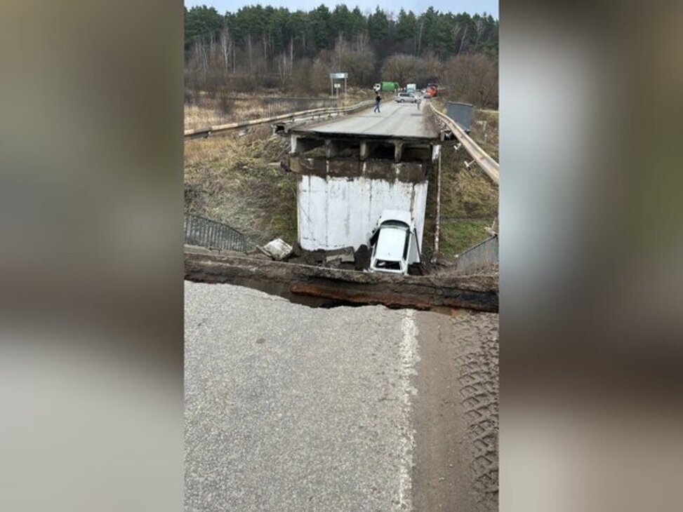 война, станица луганская. рухнул мост через реку пахру. рухнул мост через реку пахру. обвалился мост в краснодарском крае. рухнул мост через реку пахру.