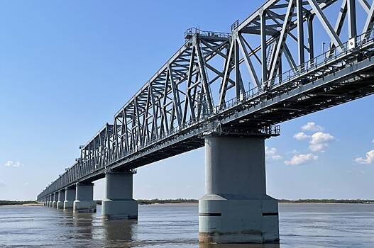 Открыто движение по российско-китайскому мосту через Амур