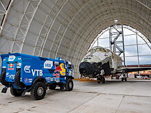 Гоночный КАМАЗ отбуксировал космический корабль «Буран»
