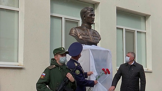 Бюст Герою Советского Союза Амет-Хан Султану открыли в Ростовской области