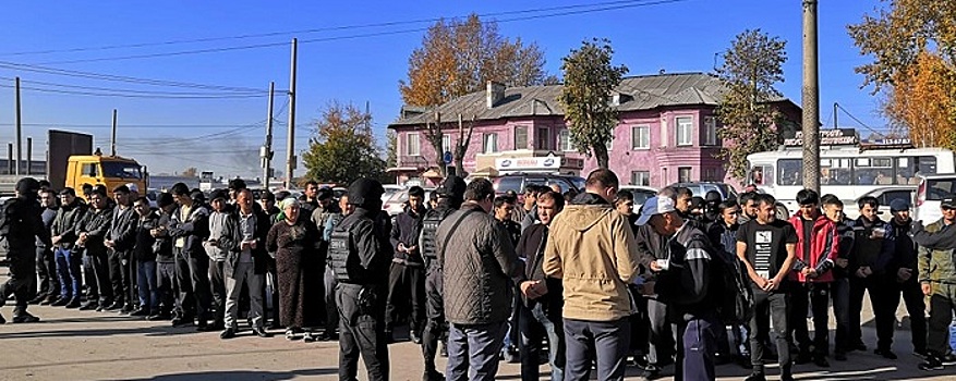 Каждую неделю в Новосибирской области на учет встают более 3000 мигрантов