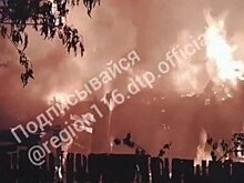 Ночью в Казани сгорел дачный дом на Побежимова — видео