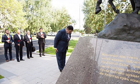 Министр обороны Монголии посетил Музей Победы