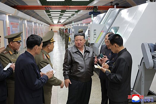 Ким Чен Ын приехал на оборонное производство