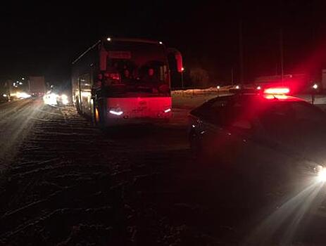 Автобус, следовавший из Самары в Пермь, оказался в многокилометровой пробке из-за ДТП