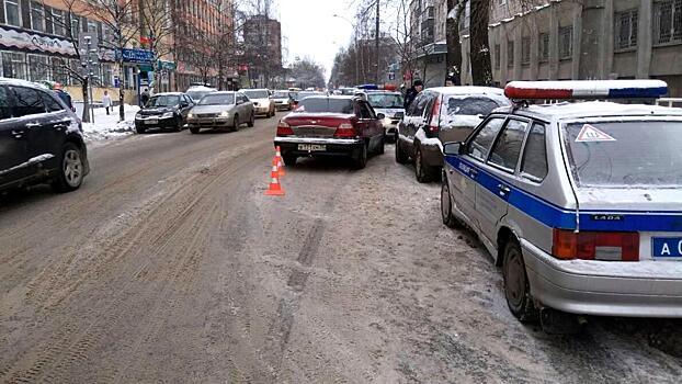 Пожилая нарушительница ПДД попала под колеса иномарки