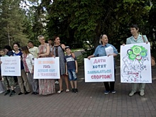 Участники пикета в защиту директора «Конаса» отчитали челябинского чиновника Евгения Иванова