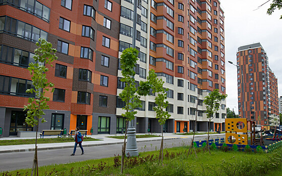 180 домов по реновации возводят в Москве