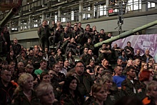 Русский гимн смыслов: на танковом конвейере УВЗ состоялась премьера рок-оперы о Донбассе