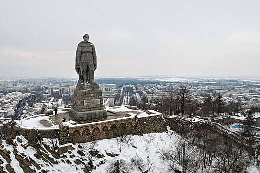 Депутат Нилов попросил певца Киркорова оценить демонтаж памятника "Алеша" в Болгарии
