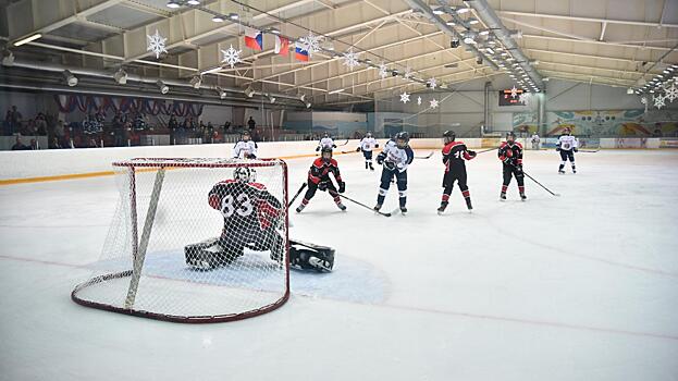 Жаркий лед. Вологодские хоккеисты сразились на домашней площадке со спортсменами из Чехии