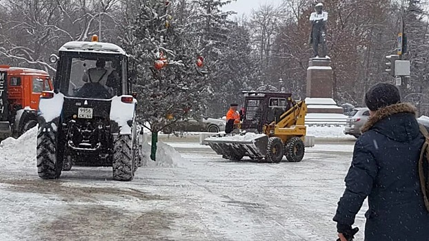 В Саратове мэр города проверил расчистку улиц от снега, проехав по городу на трамвае