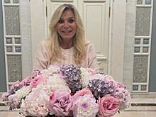 Вдова Валентина Юдашкина принимает поздравления с днем рождения