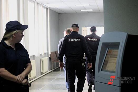 Свердловский суд оставил под стражей полицейского, в машине которого умер дебошир