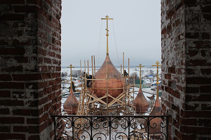 На фото: Восстановление Воскресенского храма, 2013 год