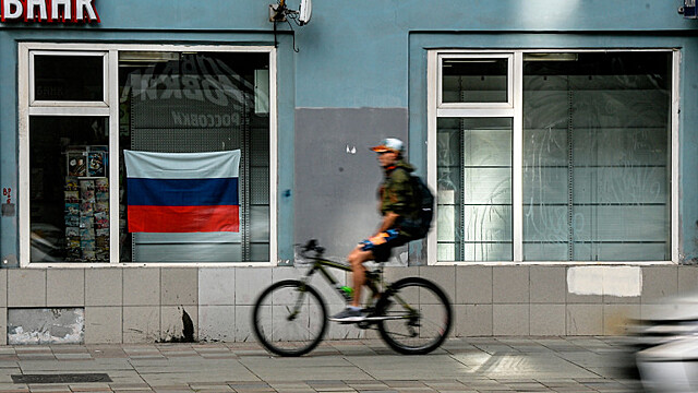 Регулятор ЕС призвал европейские банки скорее покинуть Россию
