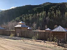 Директор новосибирского музея прожил две недели на Алтае на стройке казачьей крепости