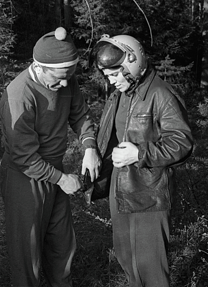 Летчик-космонавт СССР Павел Попович и его жена, летчик-испытатель Марина Попович, 1964 год