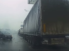 Уснувший водитель врезался в грузовик на юго-востоке Москвы
