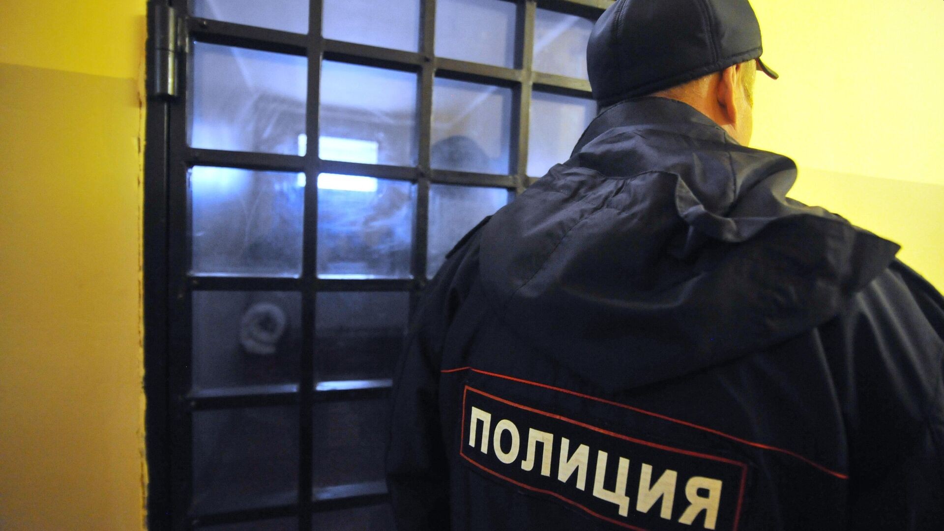 Массовая драка произошла у полицейского участка в Подмосковье