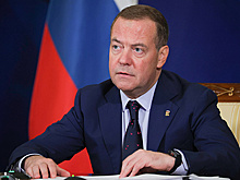 Медведев исполнит мечту кадетов побывать на параде в Петербурге в день ВМФ