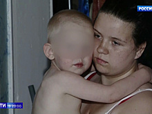 Рабочие сумели поймать ребенка, шагнувшего с четвертого этажа