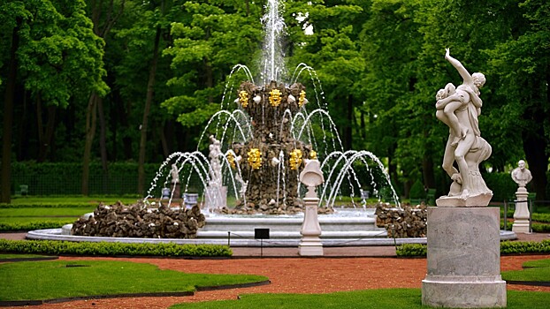 В Петербурге могут отключить фонтаны из-за десантников
