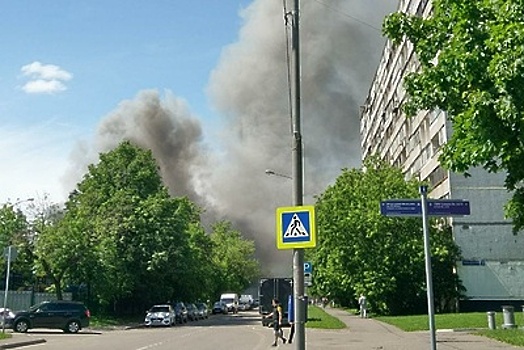 Видео пожара в пристройке на Магнитогорской улице в Москве
