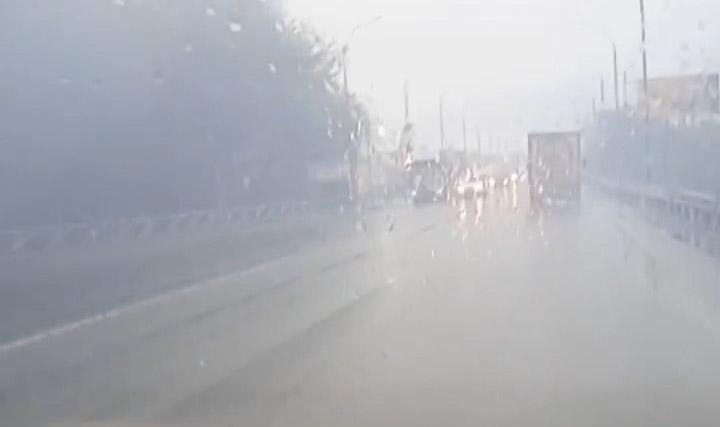 Утром 15 мая Ордынское шоссе в Новосибирске окутал едкий дым с мусорной свалки