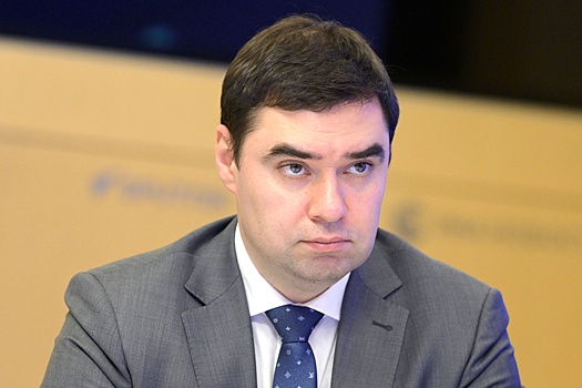 Декан Финуниверситета Селезнев: Вероятность экономического кризиса снижается