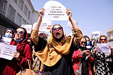 Боевики "Талибана" избили активистку и распылили газ во время женского протеста