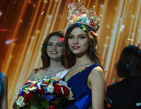 «Во всей России не нашлось красивой девушки»: Лена Миро раскритиковала «желтые» зубы «Мисс России»