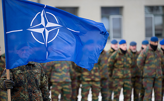 Во Франции призвали к уничтожению НАТО ради наступления мира