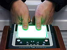 «Коммерсантъ»: иностранцев в России обяжут сдавать отпечатки пальцев и получать электронный ID